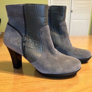 EUC Aerosoles Women’s Gray Suede Boots